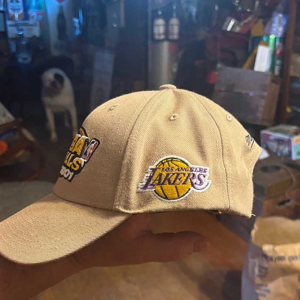 Mitchell & Ness NBA Finals 2001 Tan Hat lakers vs 76ers